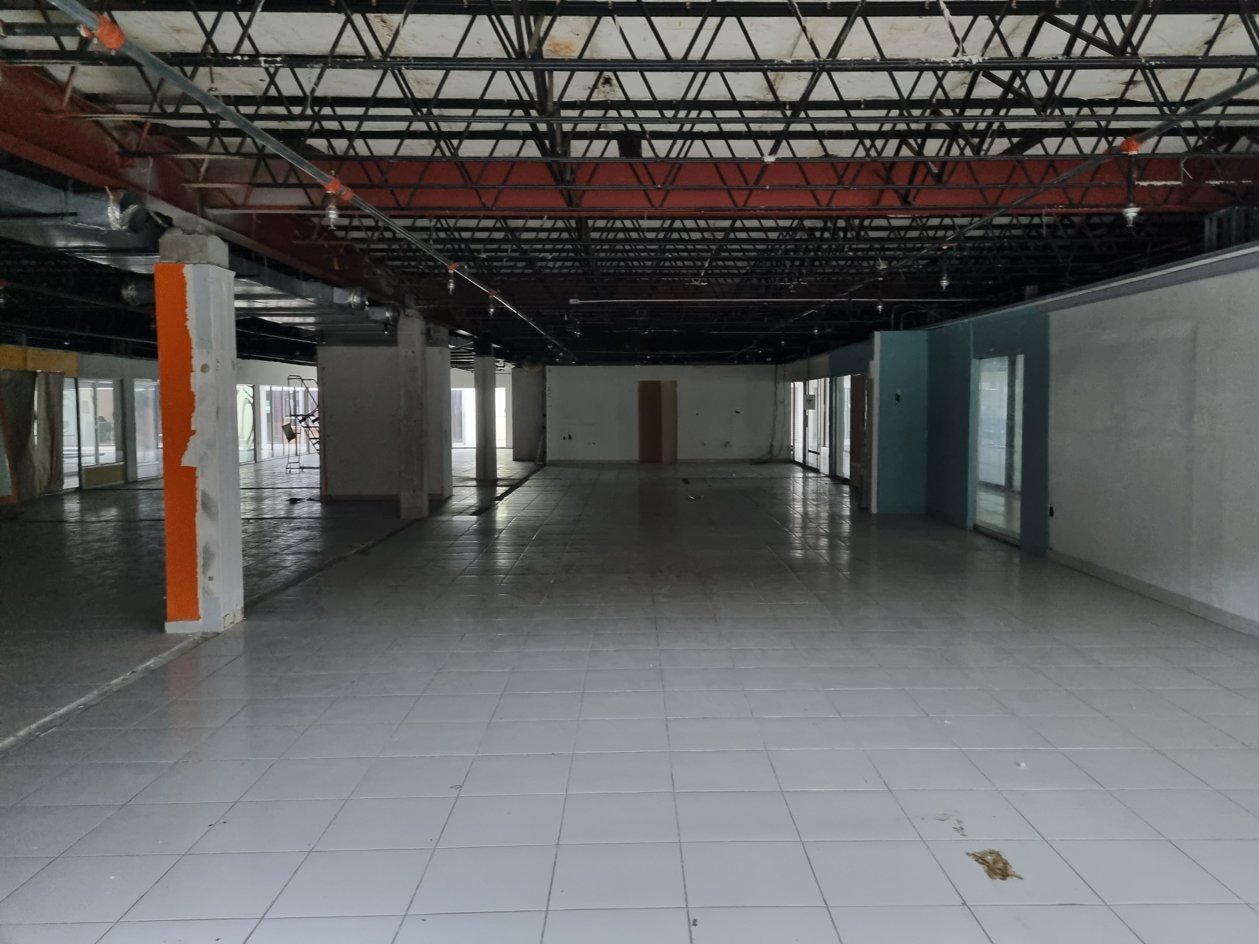 Adaptable storefronts